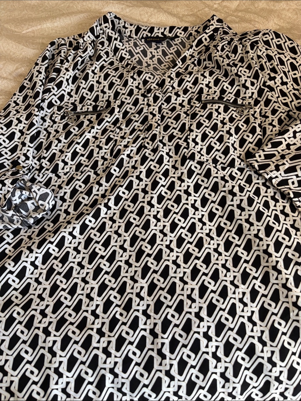 Adrienne Vittadini Black & White Geometric Chain Link Blouse